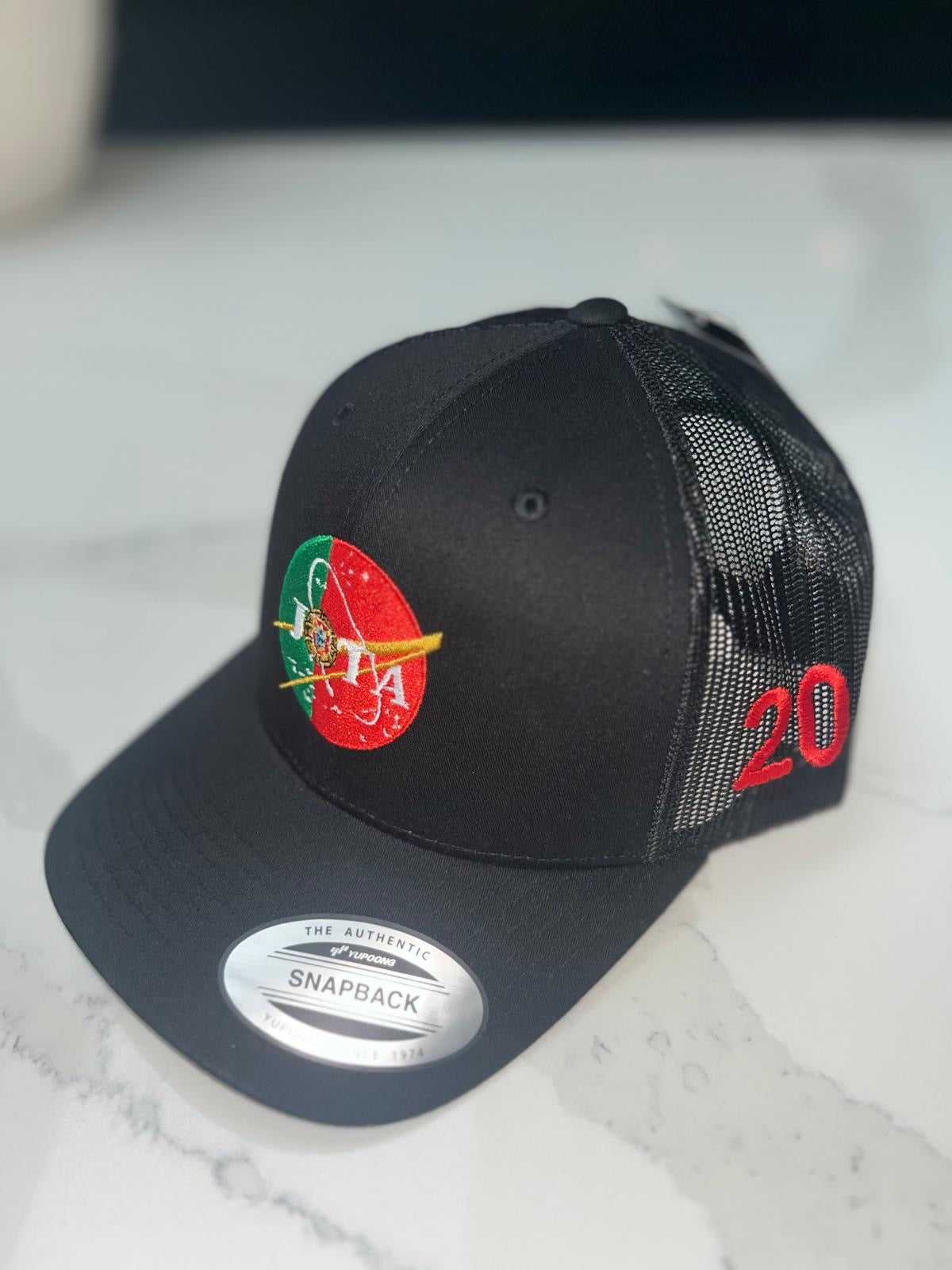 Jota 20 Cap